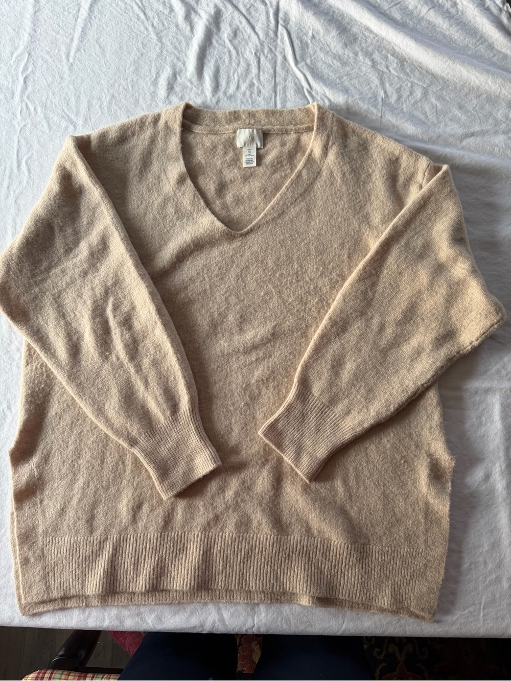 H&M Women's V-Neck Sweater in Soft Beige
